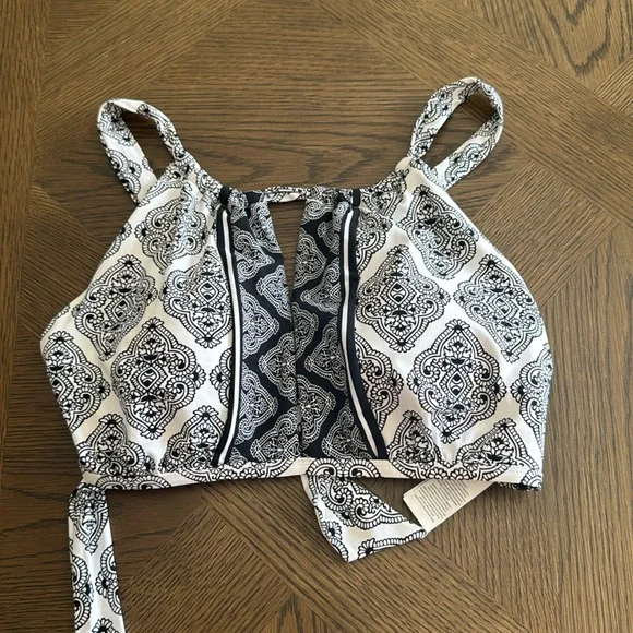 La Blanca Oasis High Neck Keyhole Bikini Top, Size 12, $83